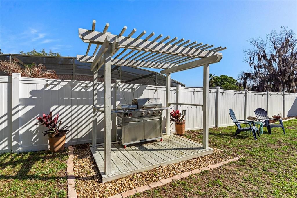 Activo con contrato: $385,000 (3 camas, 2 baños, 1742 Pies cuadrados)