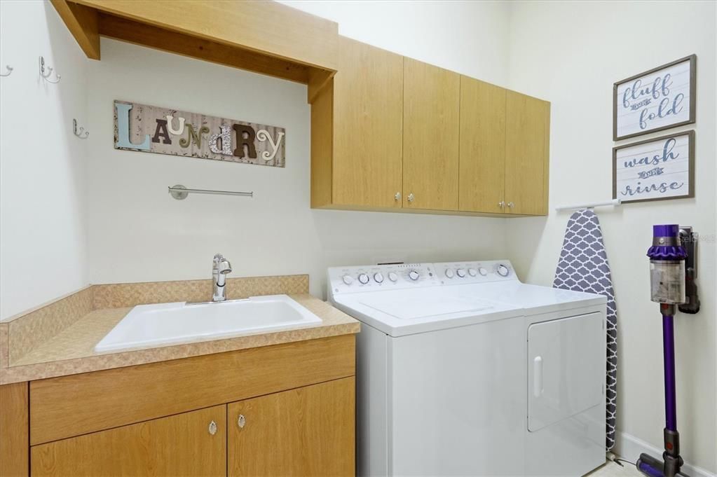 En Venta: $985,450 (4 camas, 3 baños, 3102 Pies cuadrados)