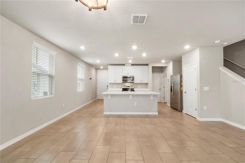 For Rent: $2,400 (3 beds, 2 baths, 1574 Square Feet)