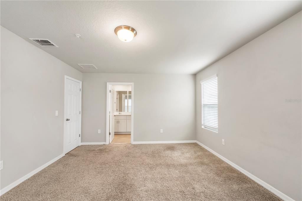 For Rent: $2,400 (3 beds, 2 baths, 1574 Square Feet)