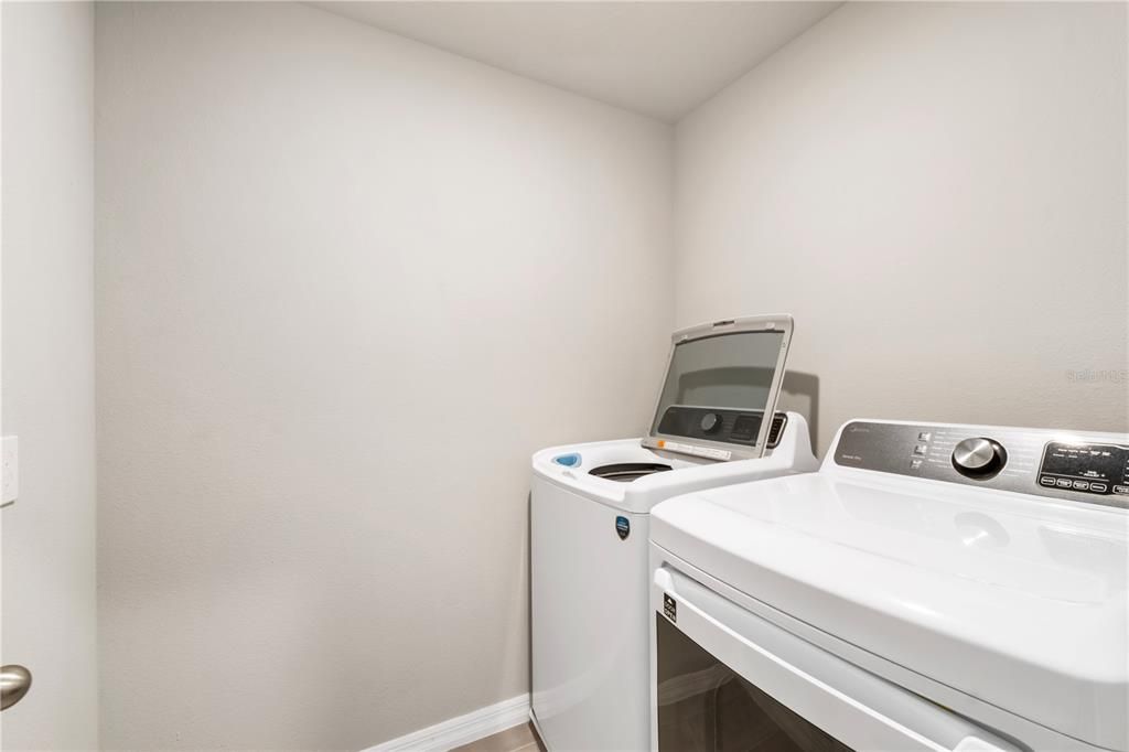 For Rent: $2,400 (3 beds, 2 baths, 1574 Square Feet)