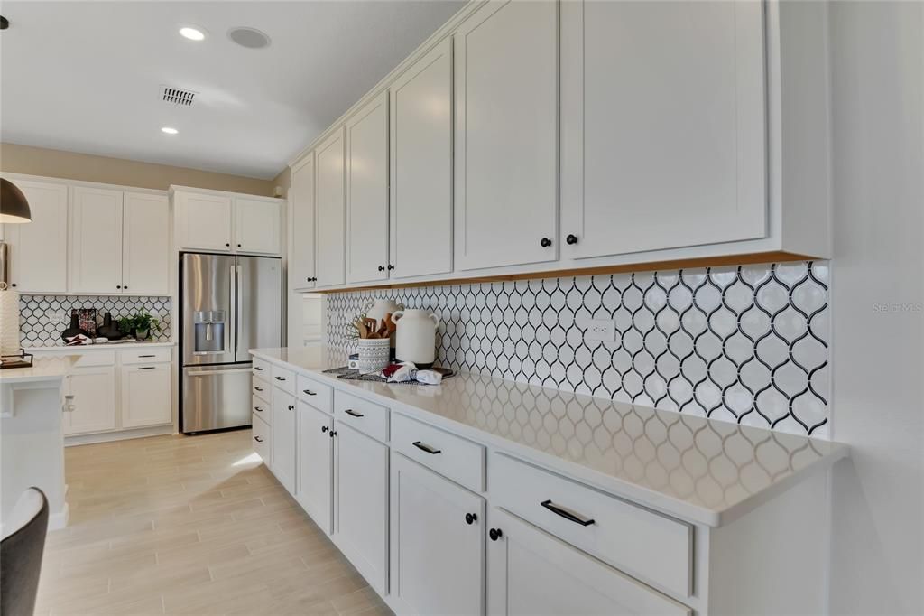 Activo con contrato: $499,999 (5 camas, 3 baños, 3030 Pies cuadrados)