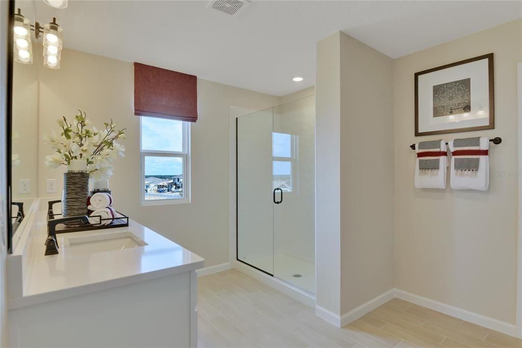 Activo con contrato: $499,999 (5 camas, 3 baños, 3030 Pies cuadrados)