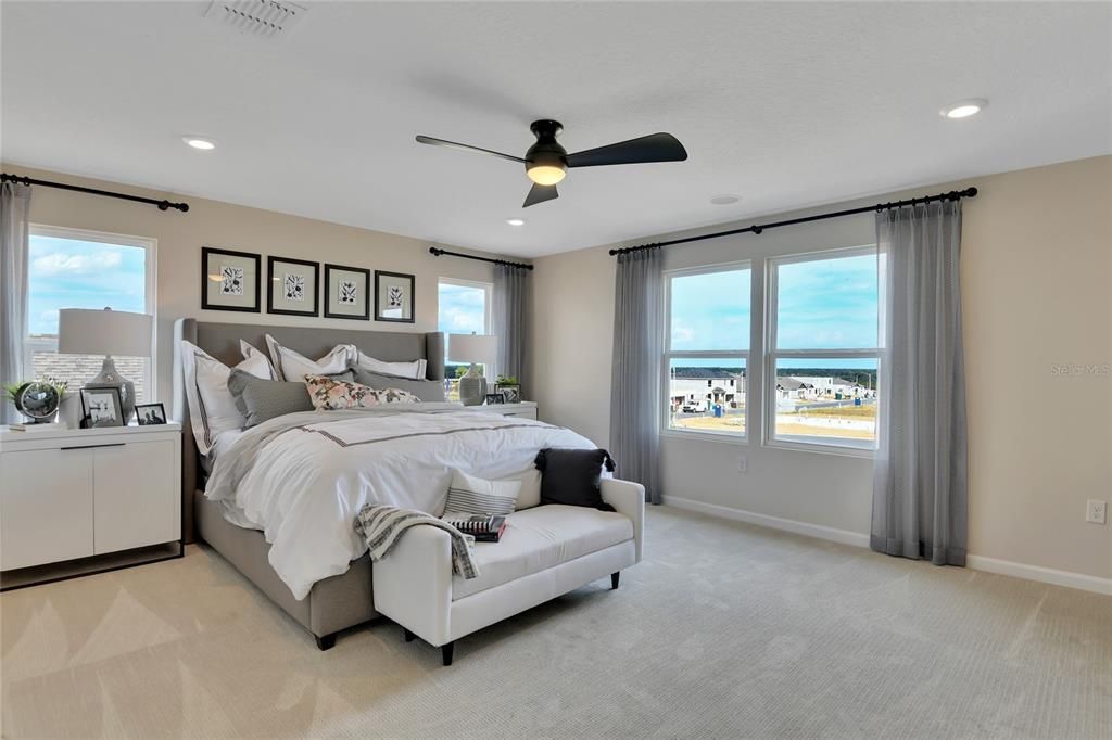 Activo con contrato: $499,999 (5 camas, 3 baños, 3030 Pies cuadrados)