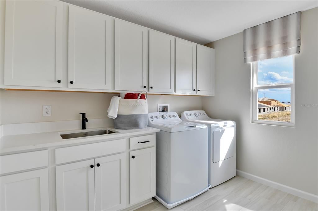 Activo con contrato: $499,999 (5 camas, 3 baños, 3030 Pies cuadrados)