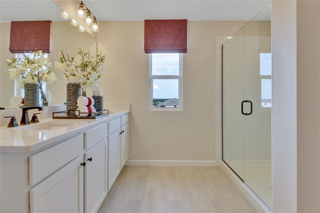 Activo con contrato: $499,999 (5 camas, 3 baños, 3030 Pies cuadrados)