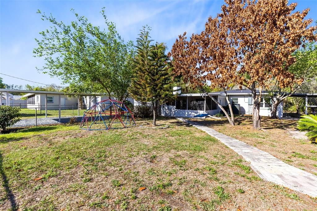 Active With Contract: $339,900 (3 beds, 2 baths, 1645 Square Feet)