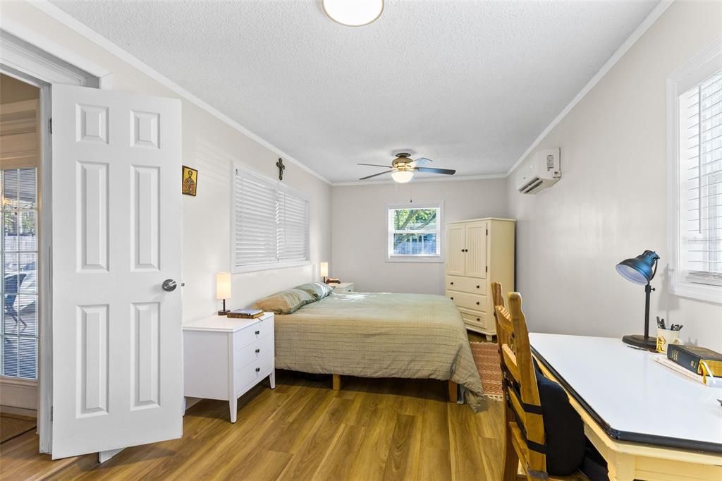 Active With Contract: $339,900 (3 beds, 2 baths, 1645 Square Feet)