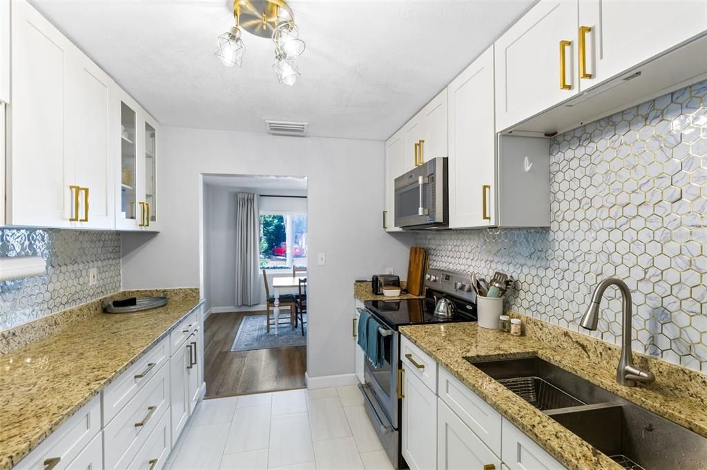 Active With Contract: $339,900 (3 beds, 2 baths, 1645 Square Feet)