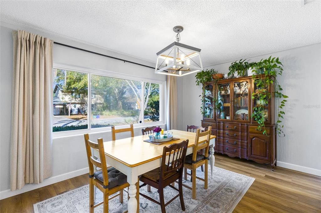 Active With Contract: $339,900 (3 beds, 2 baths, 1645 Square Feet)
