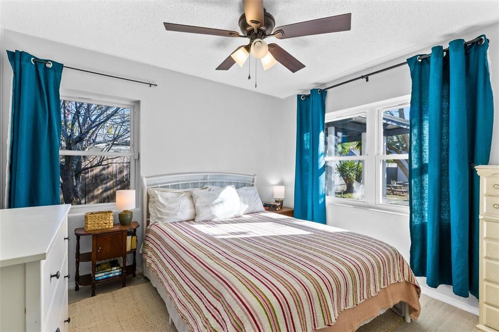 Active With Contract: $339,900 (3 beds, 2 baths, 1645 Square Feet)