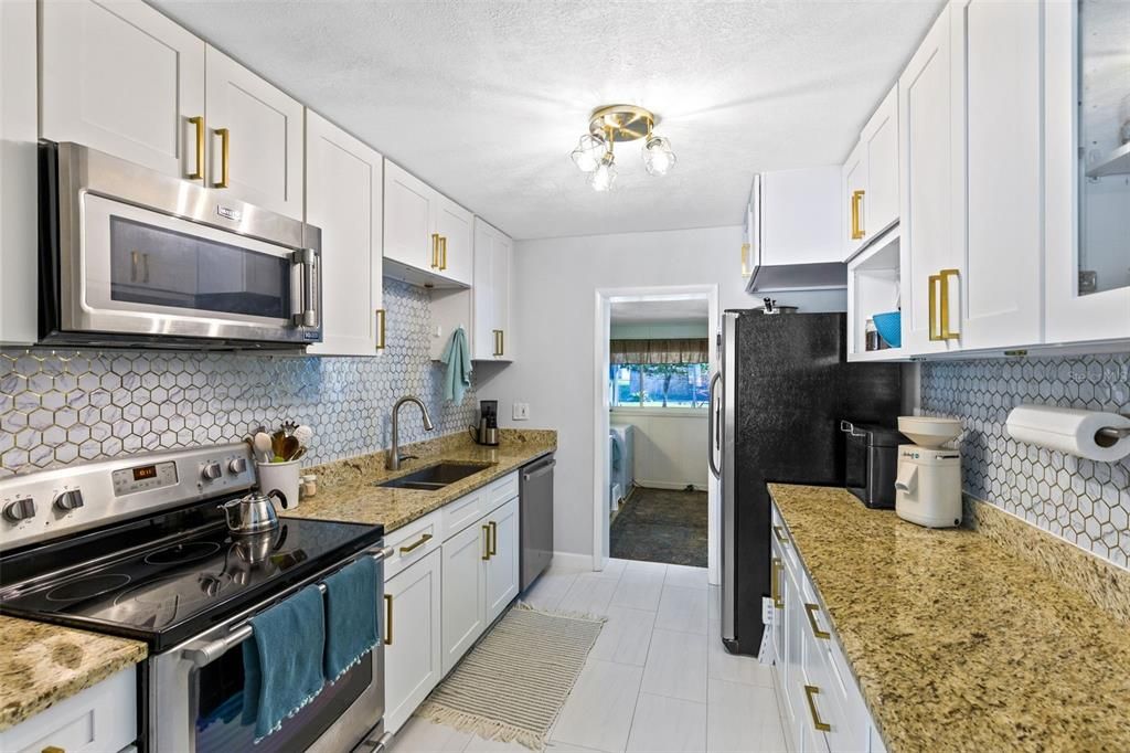 Active With Contract: $339,900 (3 beds, 2 baths, 1645 Square Feet)