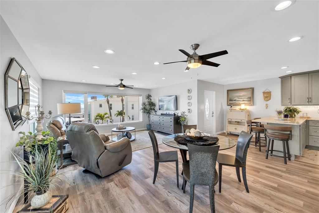 На продажу: $975,595 (2 спален, 2 ванн, 1188 Квадратных фут)