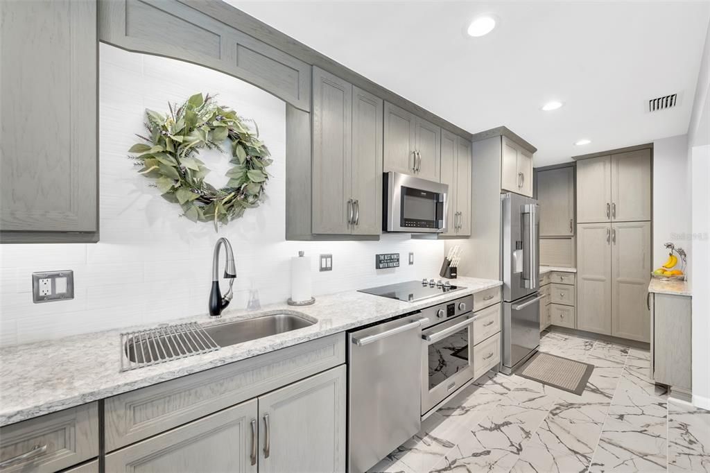 На продажу: $975,595 (2 спален, 2 ванн, 1188 Квадратных фут)