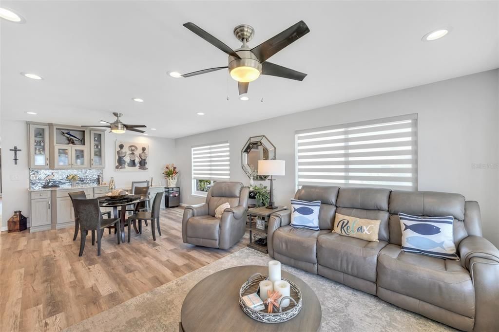 На продажу: $975,595 (2 спален, 2 ванн, 1188 Квадратных фут)