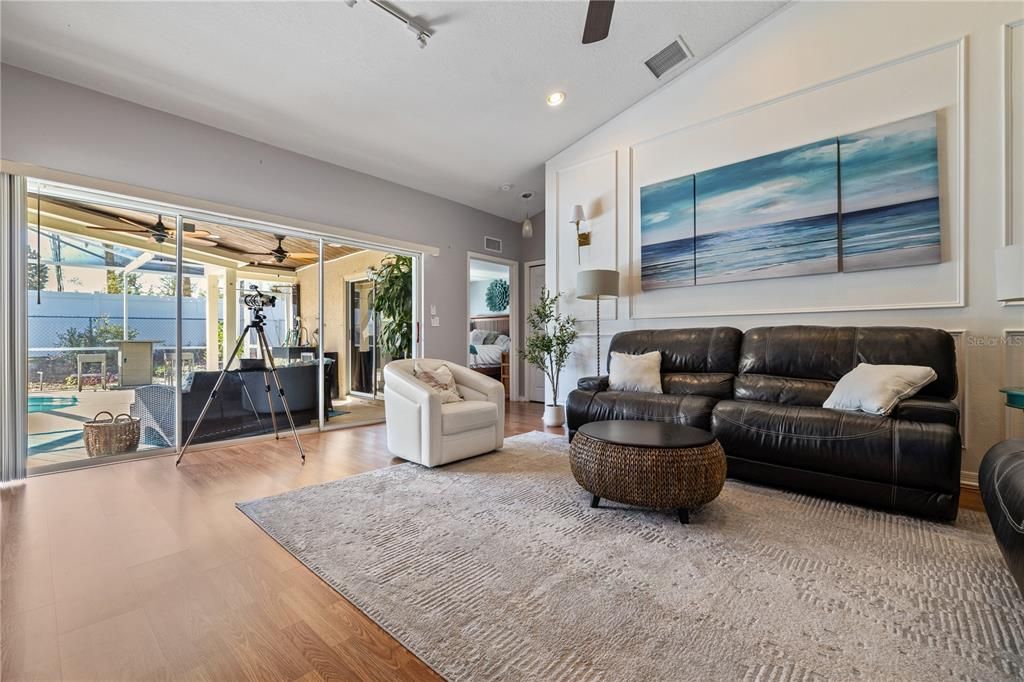 Под контрактом: $524,999 (3 спален, 2 ванн, 1517 Квадратных фут)