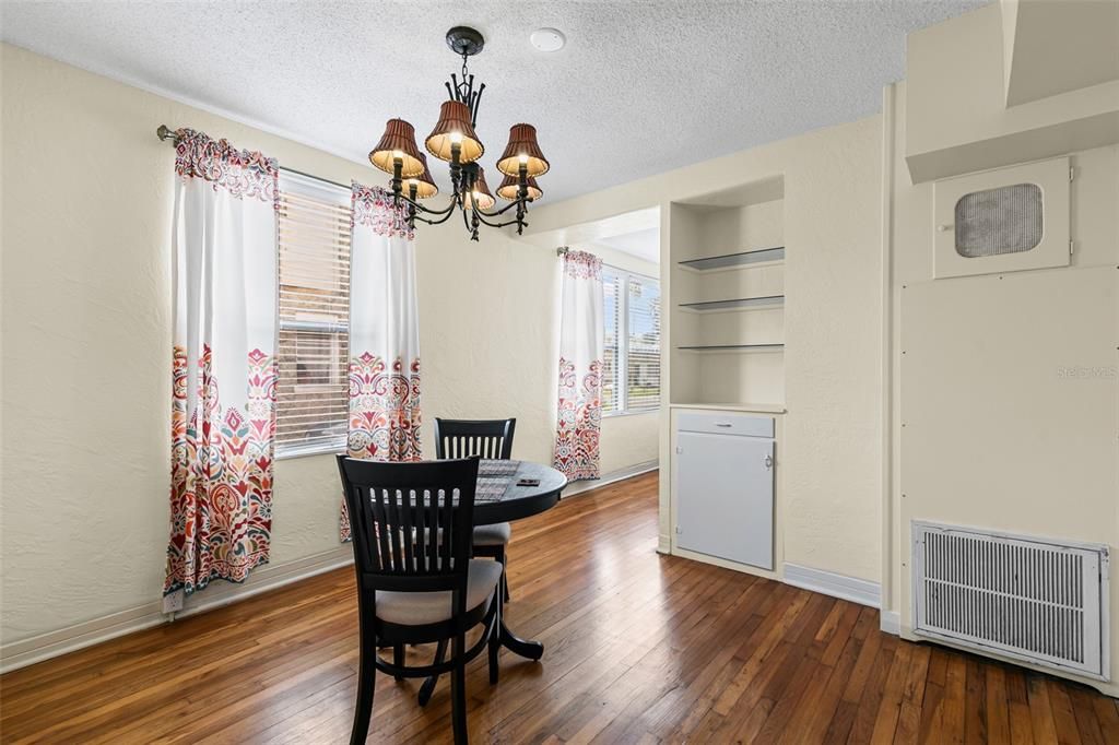 На продажу: $529,999 (5 спален, 0 ванн, 2482 Квадратных фут)