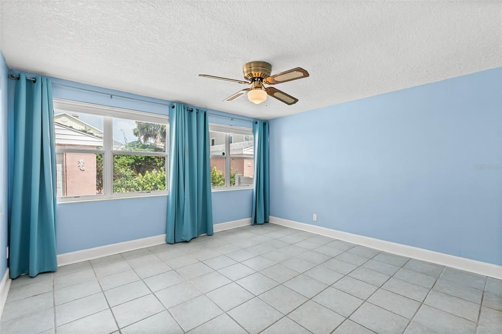 На продажу: $529,999 (5 спален, 0 ванн, 2482 Квадратных фут)