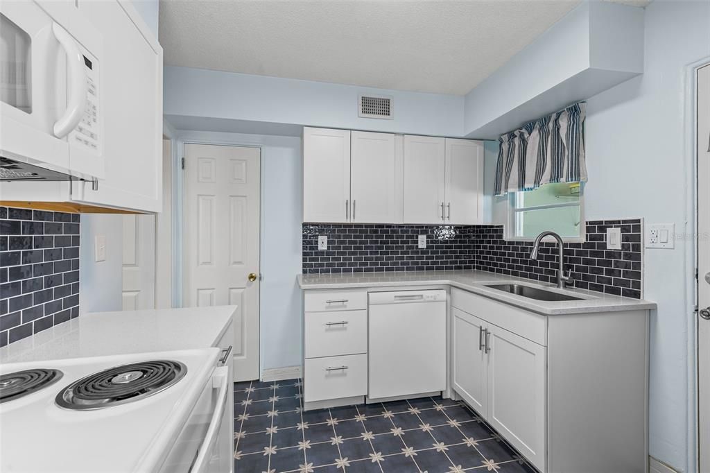 На продажу: $529,999 (5 спален, 0 ванн, 2482 Квадратных фут)