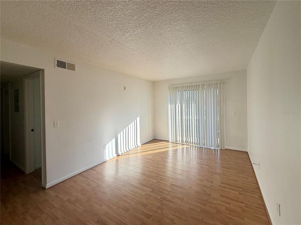 В аренду: $1,350 (2 спален, 2 ванн, 800 Квадратных фут)