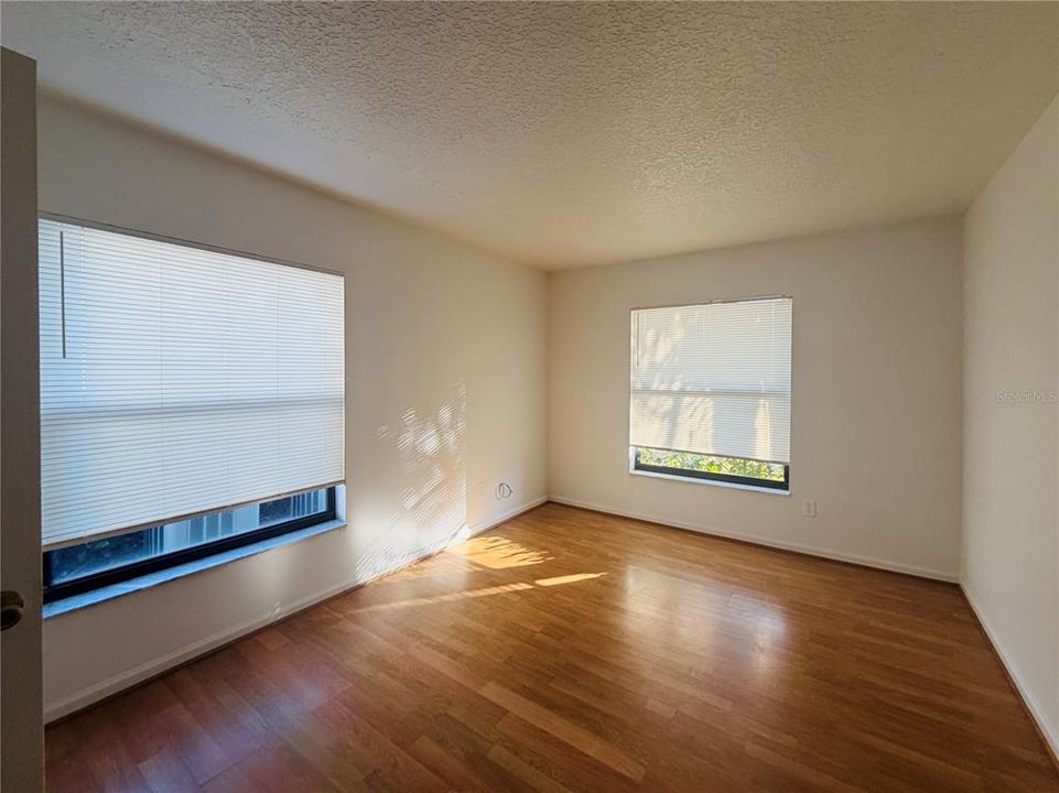 В аренду: $1,350 (2 спален, 2 ванн, 800 Квадратных фут)