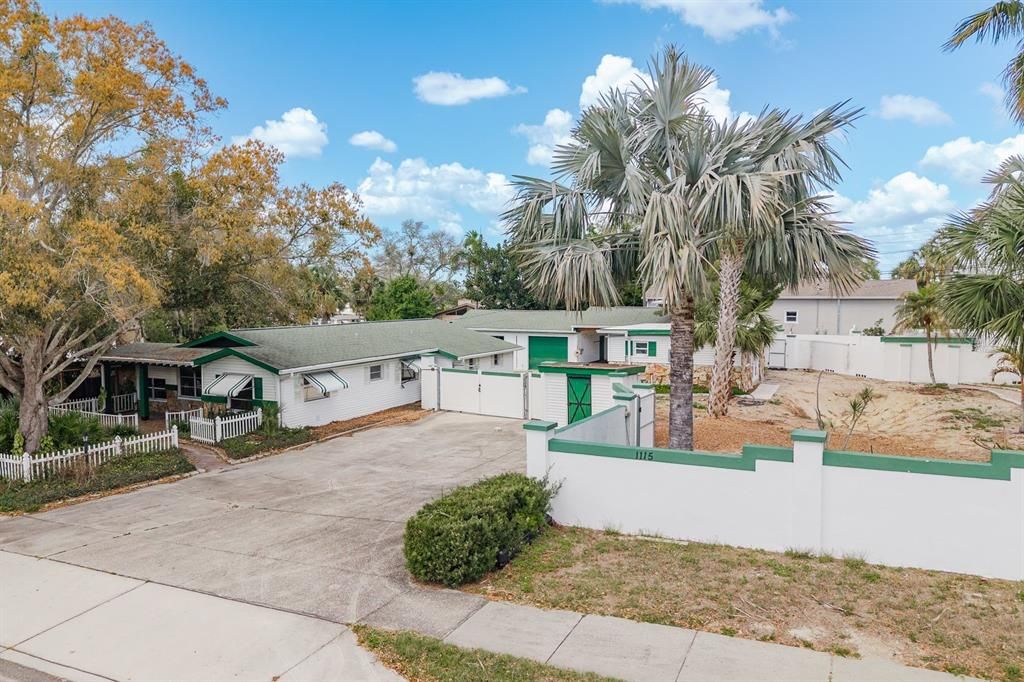En Venta: $599,900 (0.39 acres)