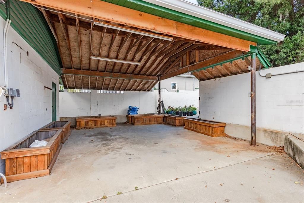 En Venta: $599,900 (0.39 acres)