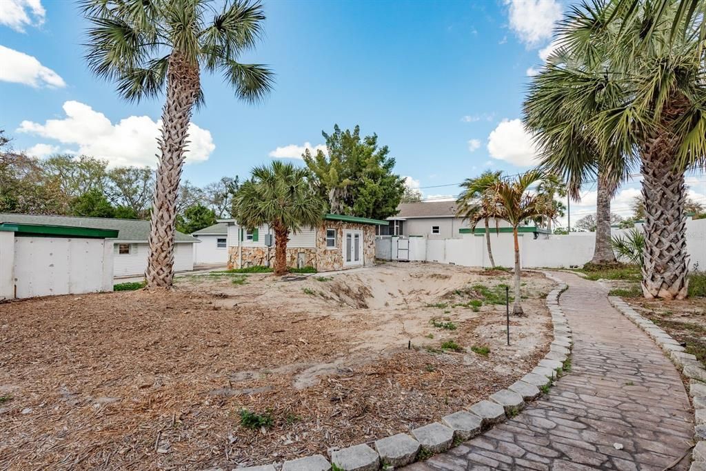 En Venta: $599,900 (0.39 acres)