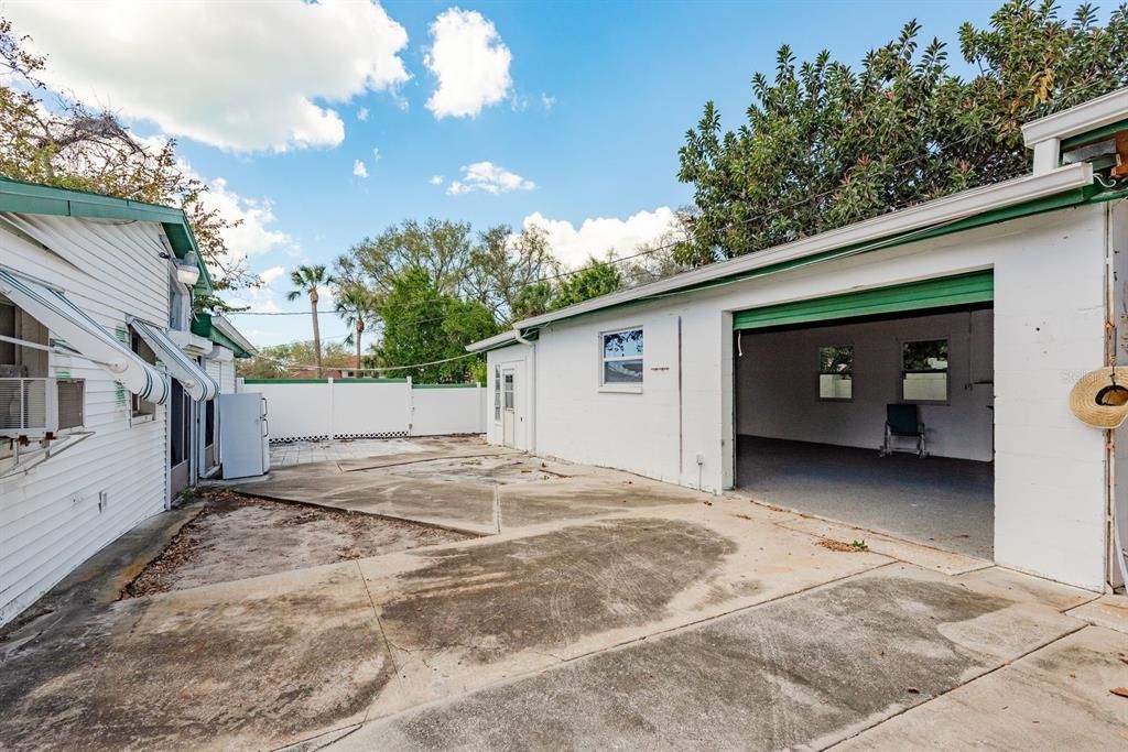 En Venta: $599,900 (0.39 acres)