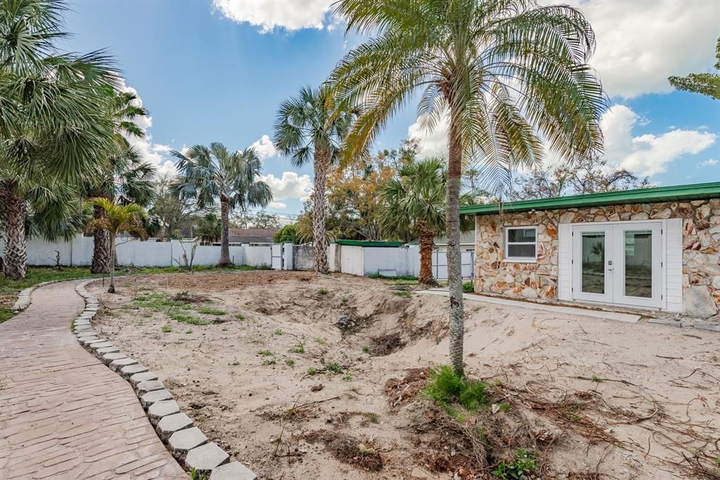 En Venta: $599,900 (0.39 acres)