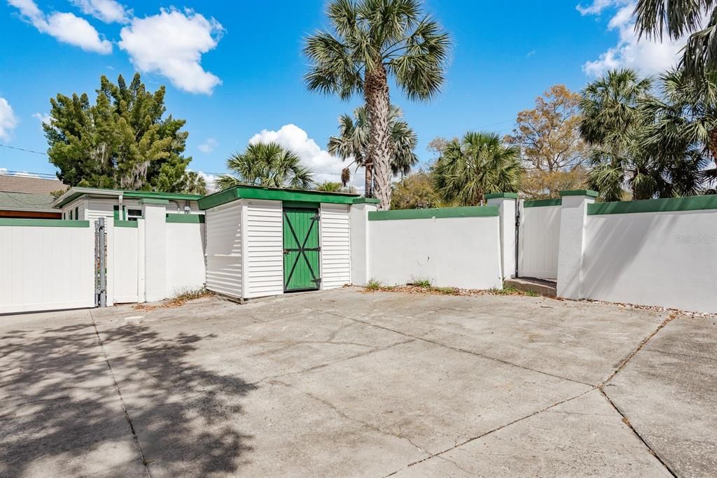 En Venta: $599,900 (0.39 acres)