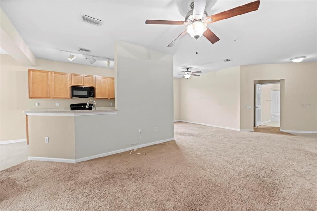 На продажу: $240,000 (2 спален, 2 ванн, 1414 Квадратных фут)