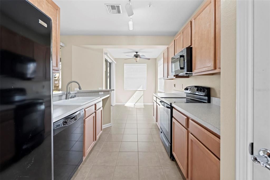 На продажу: $240,000 (2 спален, 2 ванн, 1414 Квадратных фут)