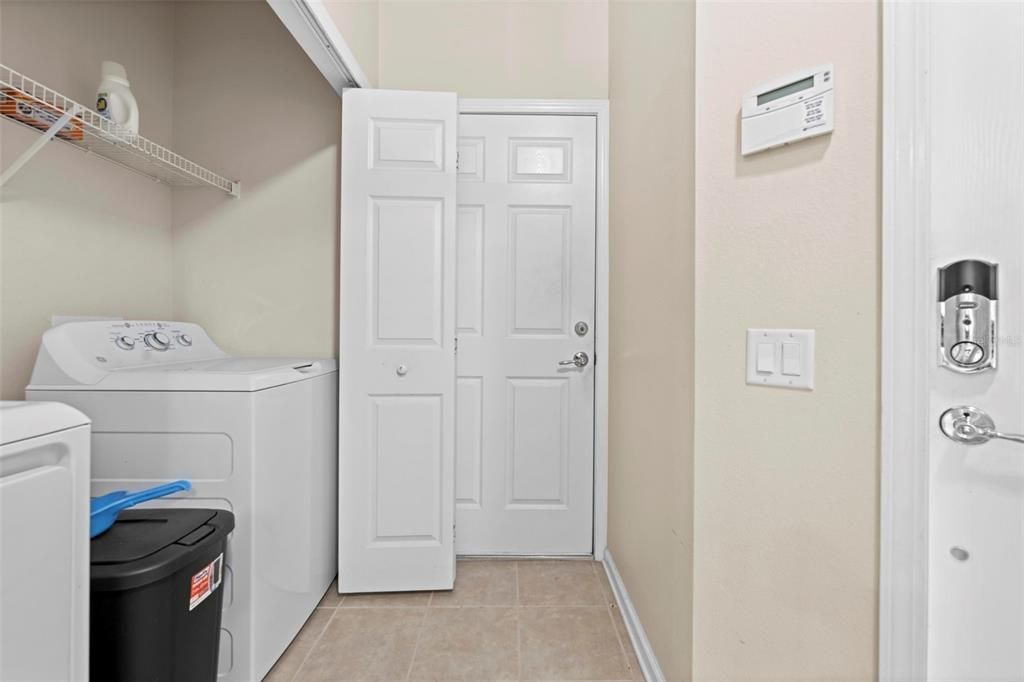 На продажу: $240,000 (2 спален, 2 ванн, 1414 Квадратных фут)