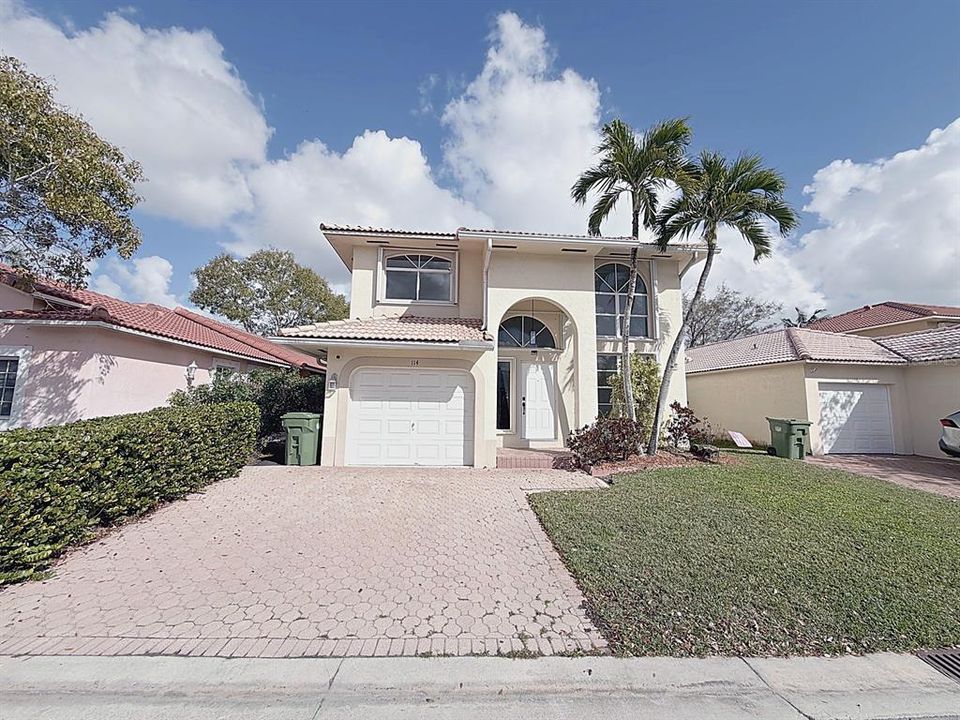 Recently Rented: $4,200 (3 beds, 2 baths, 1479 Square Feet)