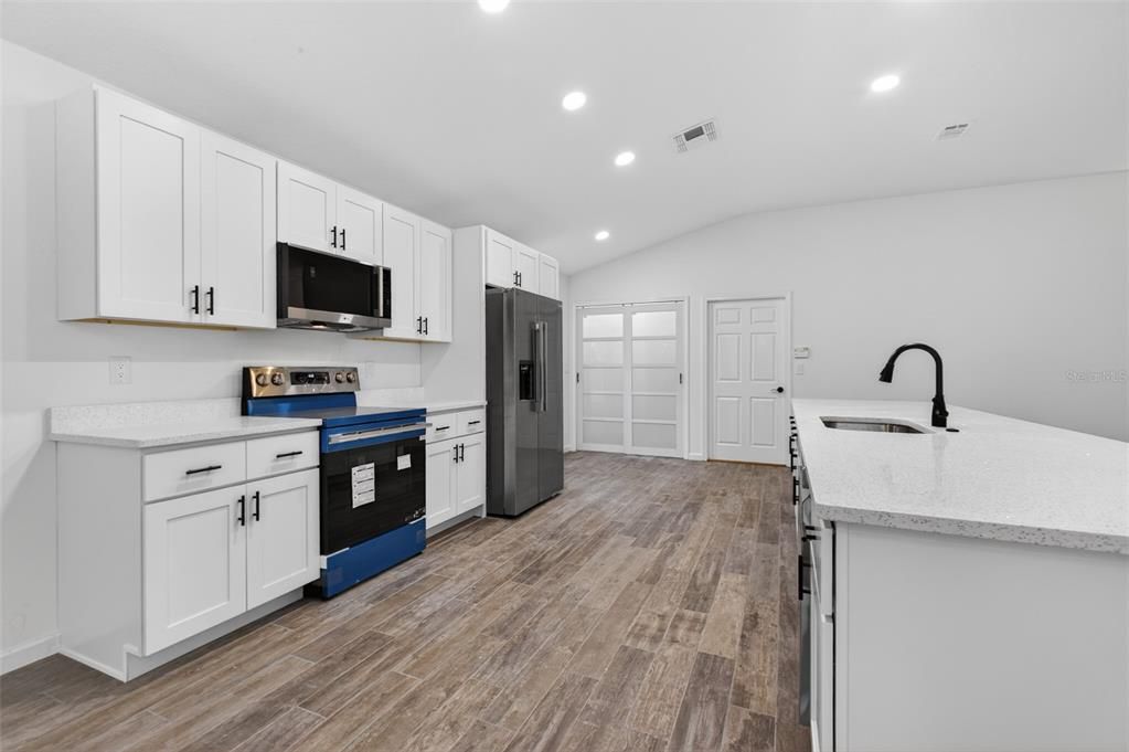 Active With Contract: $274,900 (3 beds, 2 baths, 1545 Square Feet)