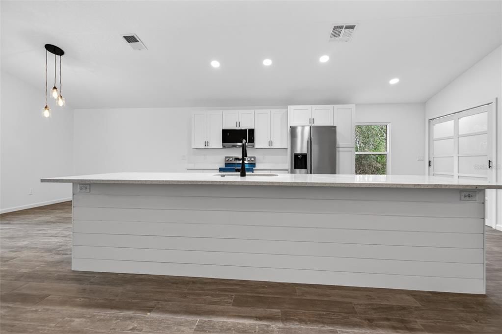Active With Contract: $274,900 (3 beds, 2 baths, 1545 Square Feet)