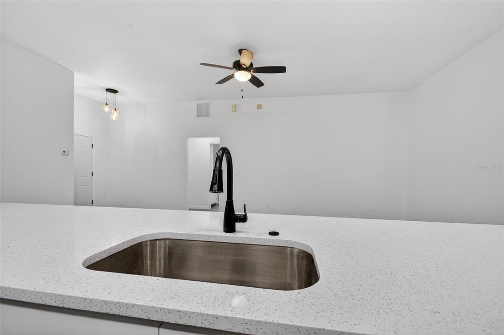 Active With Contract: $274,900 (3 beds, 2 baths, 1545 Square Feet)