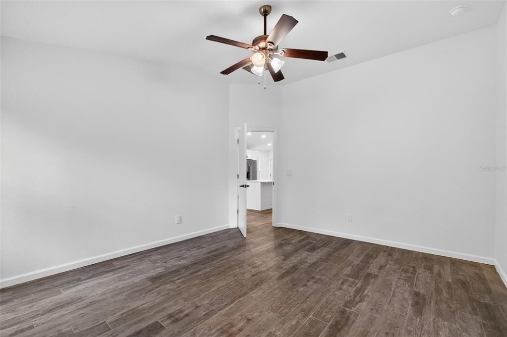 Active With Contract: $274,900 (3 beds, 2 baths, 1545 Square Feet)
