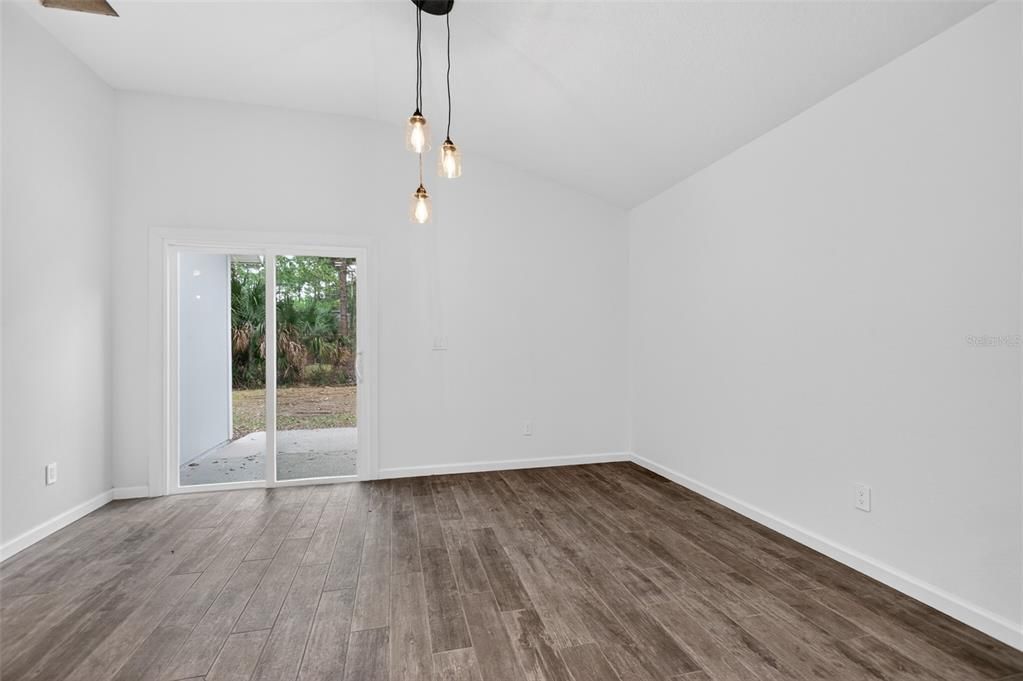 Active With Contract: $274,900 (3 beds, 2 baths, 1545 Square Feet)