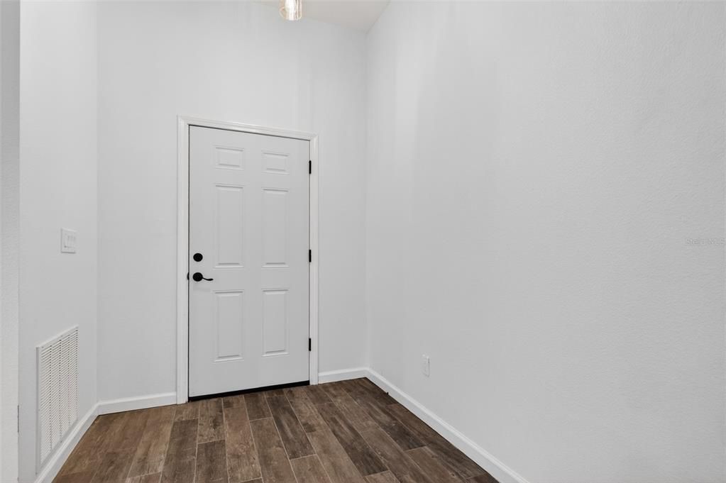 Active With Contract: $274,900 (3 beds, 2 baths, 1545 Square Feet)
