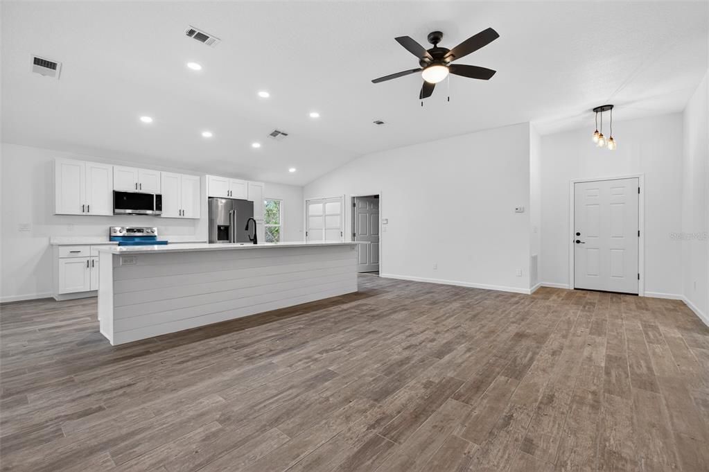 Active With Contract: $274,900 (3 beds, 2 baths, 1545 Square Feet)