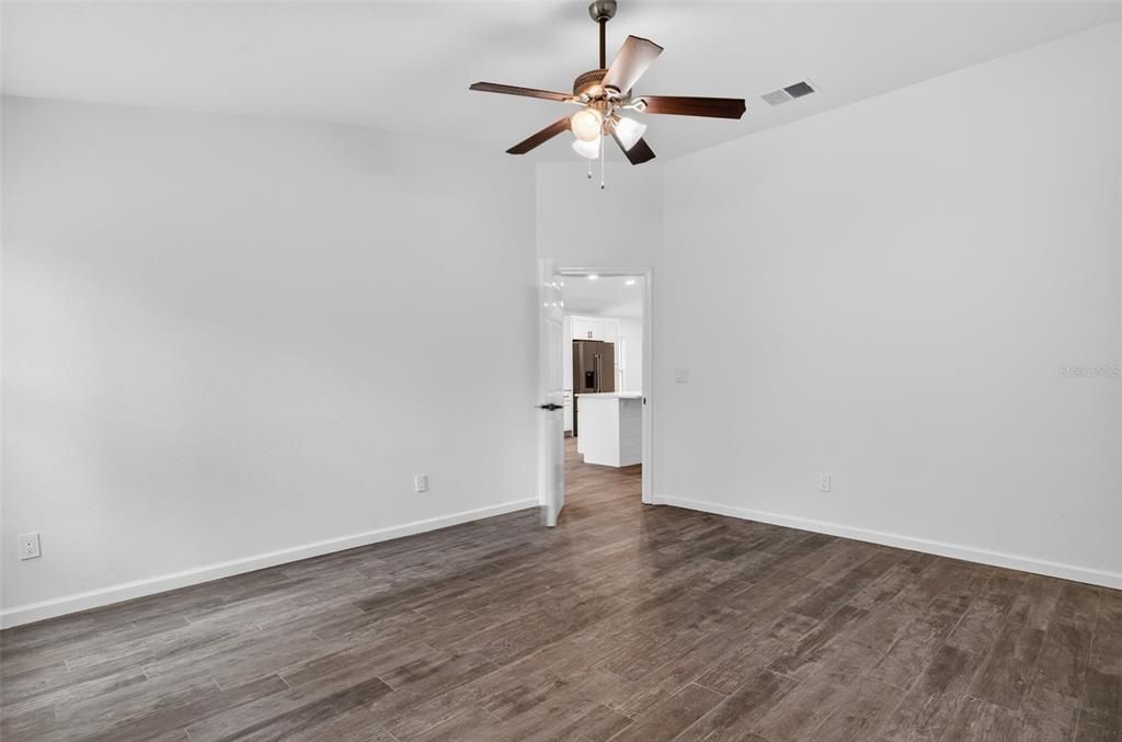Active With Contract: $274,900 (3 beds, 2 baths, 1545 Square Feet)