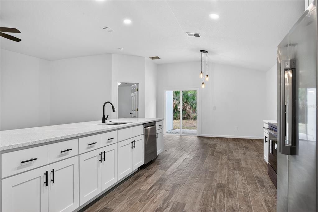Active With Contract: $274,900 (3 beds, 2 baths, 1545 Square Feet)