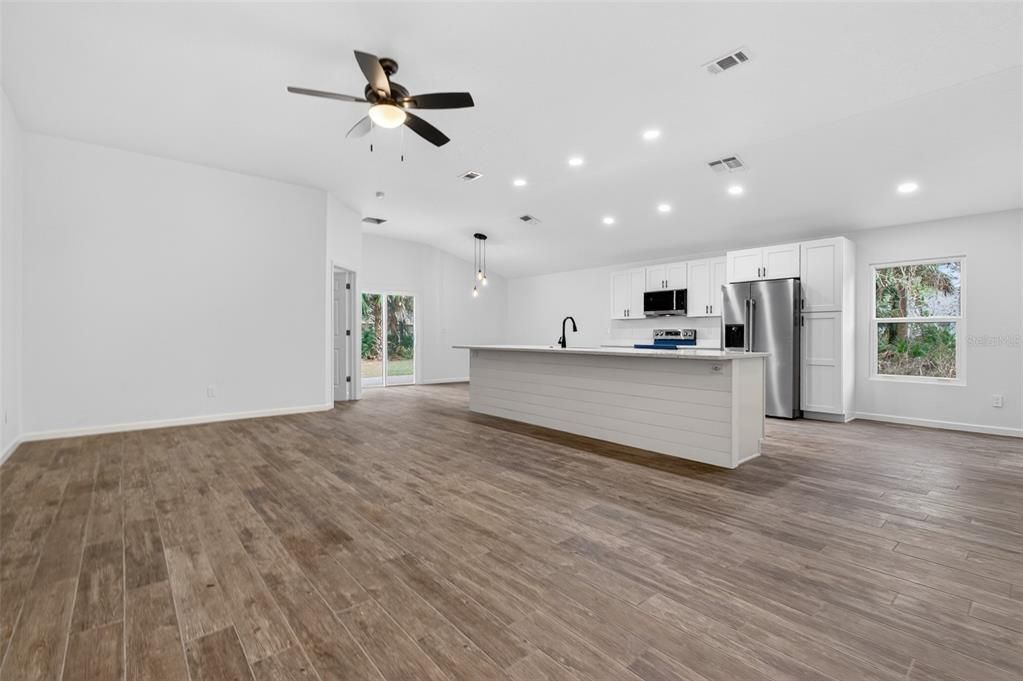 Active With Contract: $274,900 (3 beds, 2 baths, 1545 Square Feet)