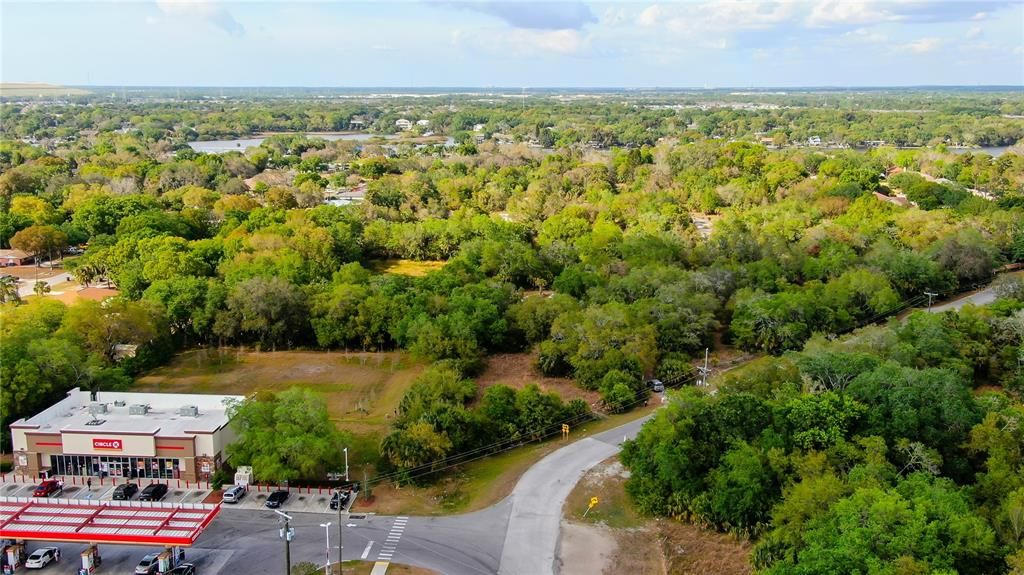 待售: $9,950,000 (16.96 acres)