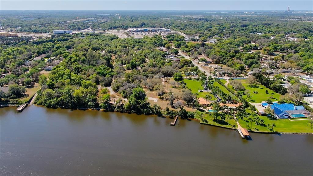 待售: $9,950,000 (16.96 acres)