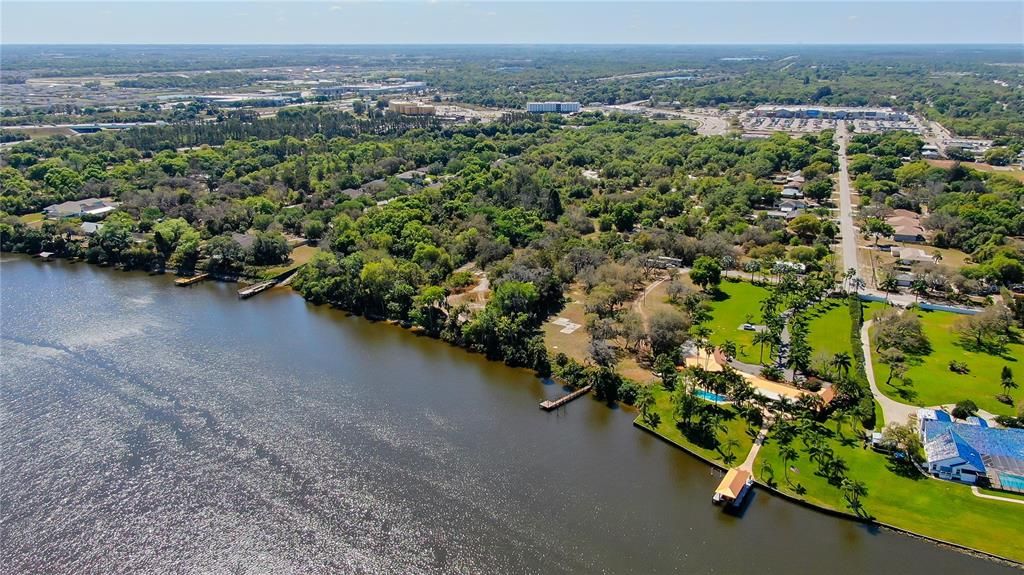 待售: $9,950,000 (16.96 acres)