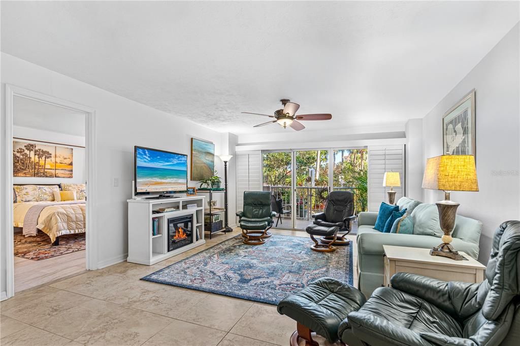 Active With Contract: $350,000 (3 beds, 2 baths, 2100 Square Feet)