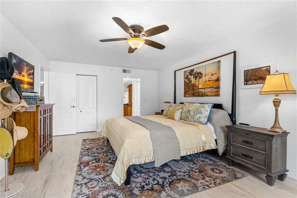 Active With Contract: $350,000 (3 beds, 2 baths, 2100 Square Feet)